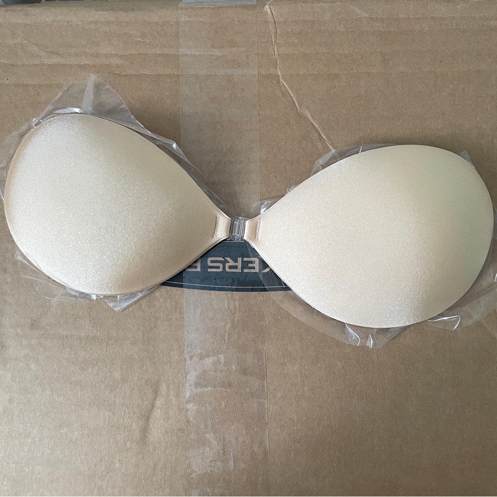 Adhesive bra